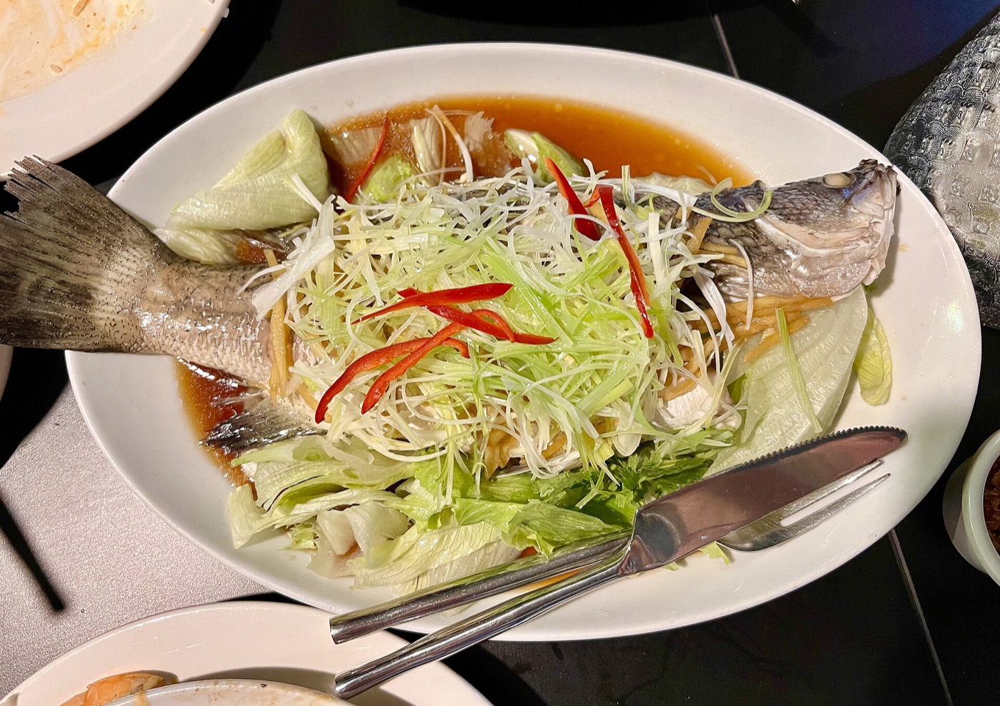 Barramundi dampet med ingefær og vårløk